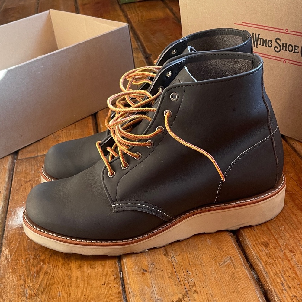 Women’s Red Wing 6” round stone buff leather - Picture 2 of 6